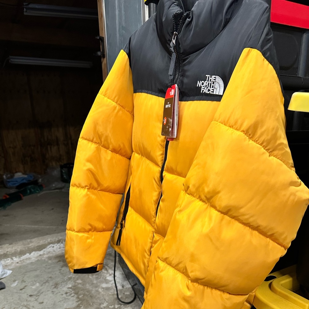 NWT North Face coat 550 yellow gold black retro  xl